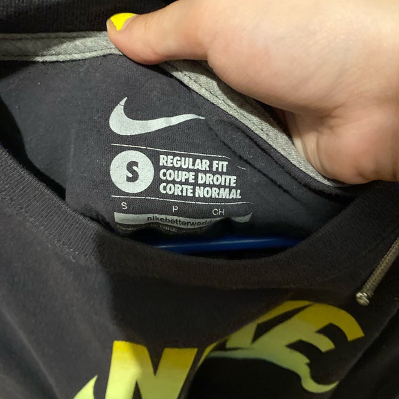 5 Nike shirts for $20 - Picture 6 of 16
